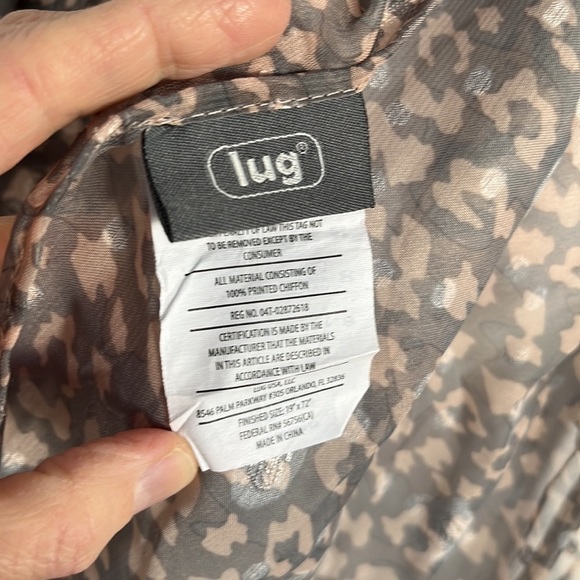 Lug Twist Lightweight Printed Shawl in Leopard Pearl - Picture 8 of 9